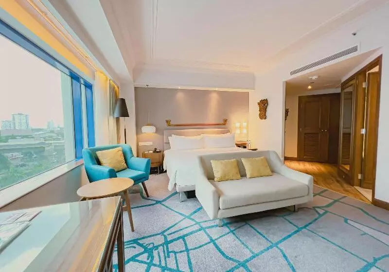 Deluxe Zimmer Kingsize Bett, Le Meridien Jakarta