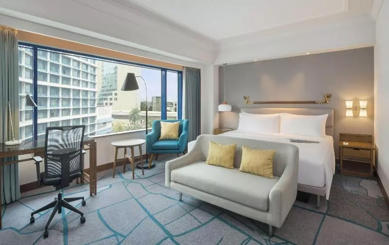 Deluxe Zimmer Kingsize Bett, Le Meridien Jakarta