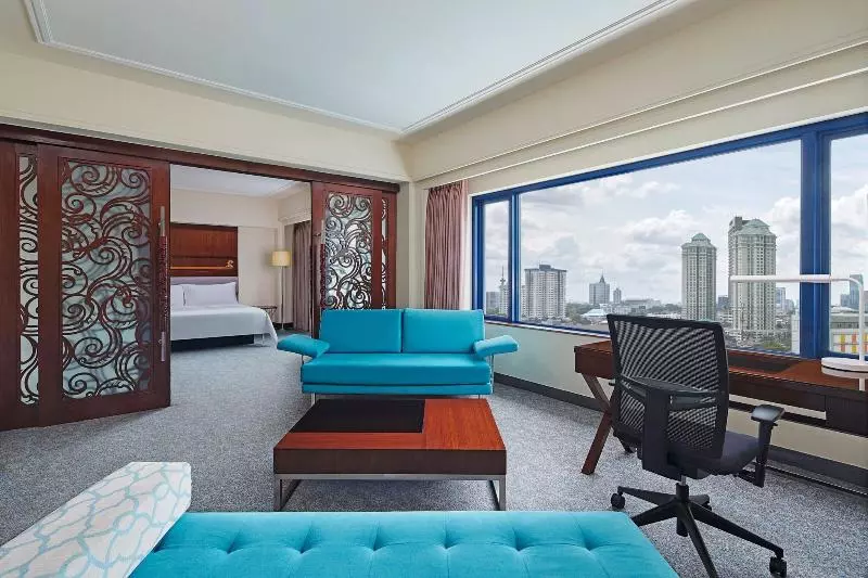 Business Suite Kingsize Bett, Le Meridien Jakarta