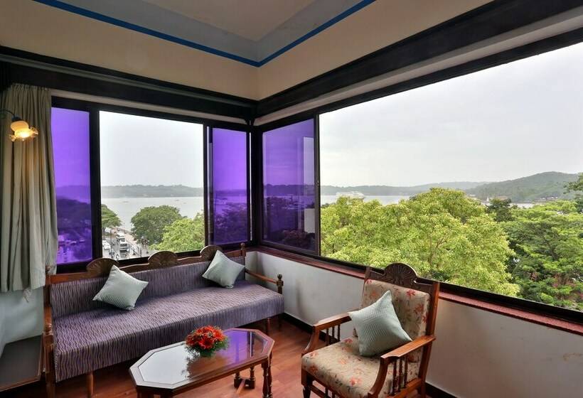 Deluxe Room, Mandovi