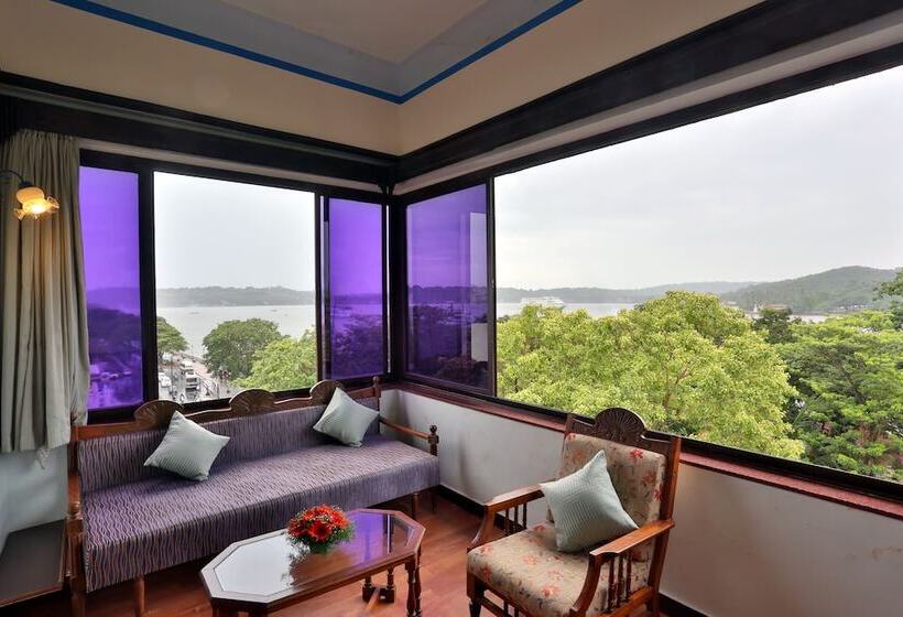 Deluxe Room, Mandovi