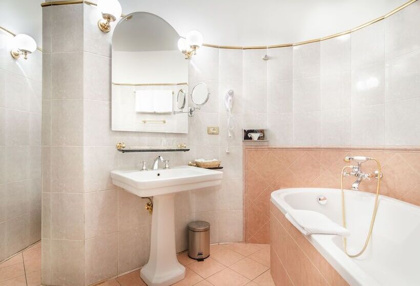 豪华房间, The King Charles