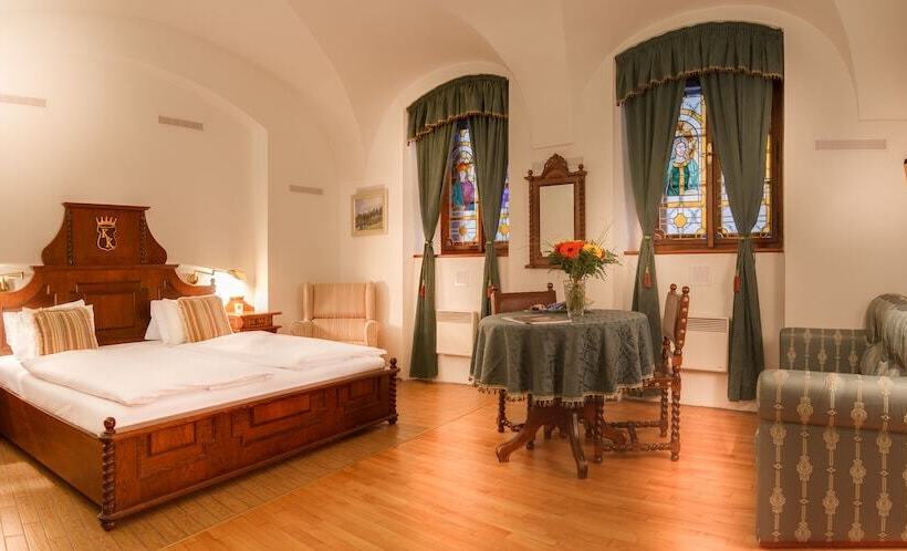 豪华房间, The King Charles