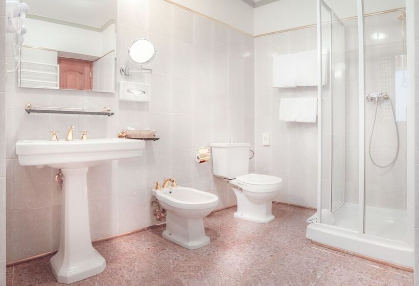 高级大房间, The King Charles