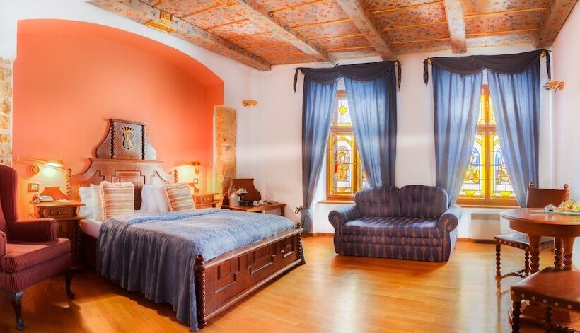 高级大房间, The King Charles