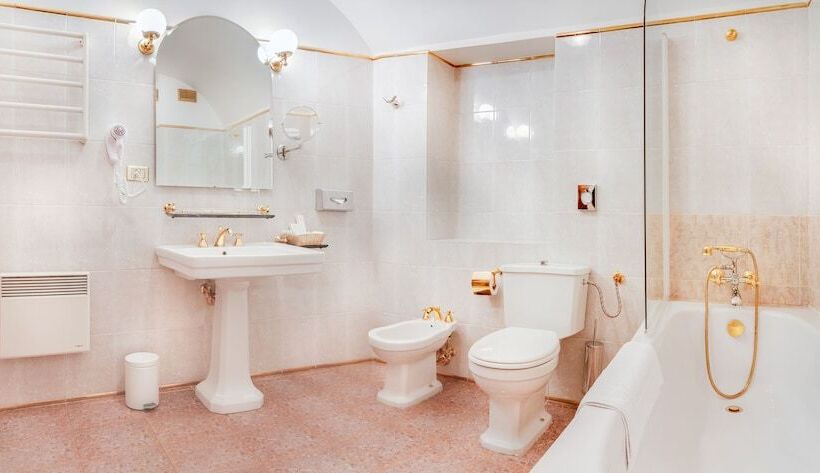 小型套房, The King Charles