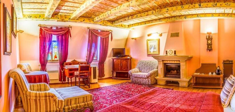 小型套房, The King Charles