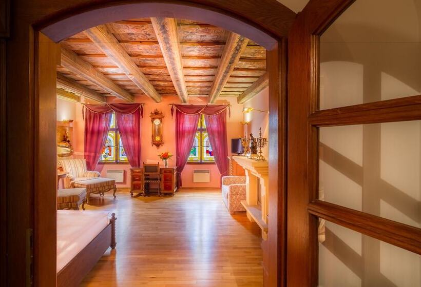 小型套房, The King Charles