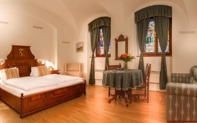 豪华房间, The King Charles