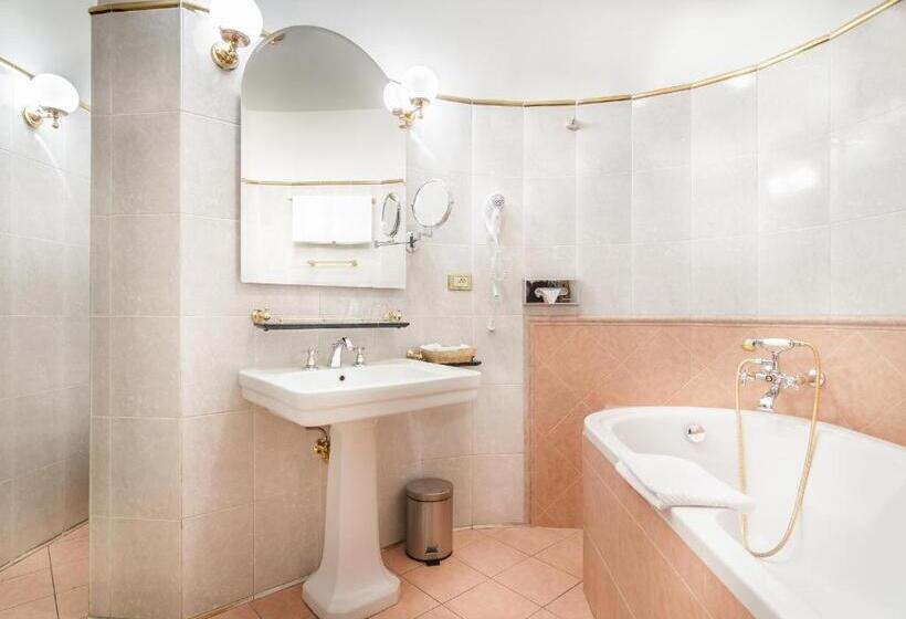 豪华房间, The King Charles