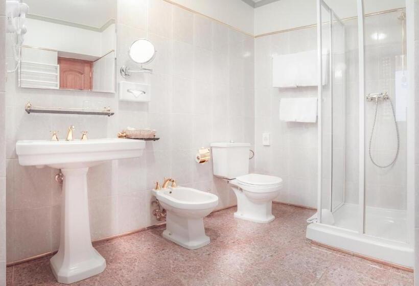 高级大房间, The King Charles