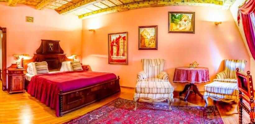 小型套房, The King Charles