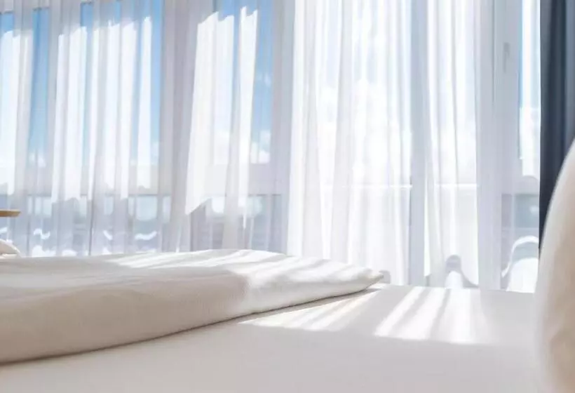スタンダードシングルルーム, Strand Hotel Hübner