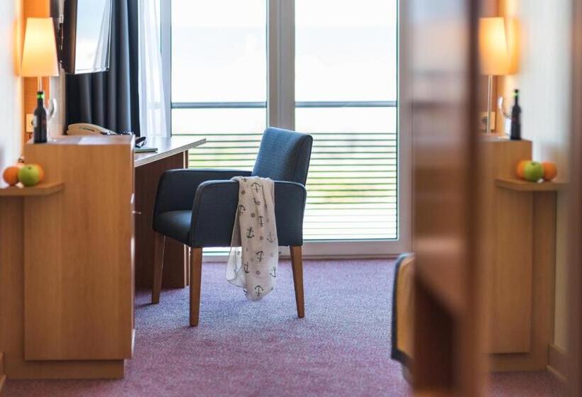 Номер Стандарт Вид на Море, Strand Hotel Hübner