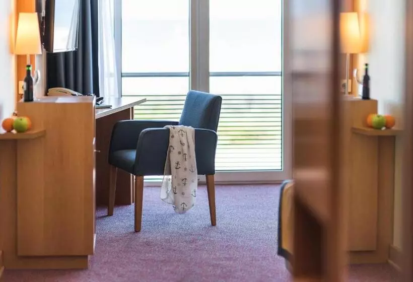 オーシャンビュースタンダードルーム, Strand Hotel Hübner