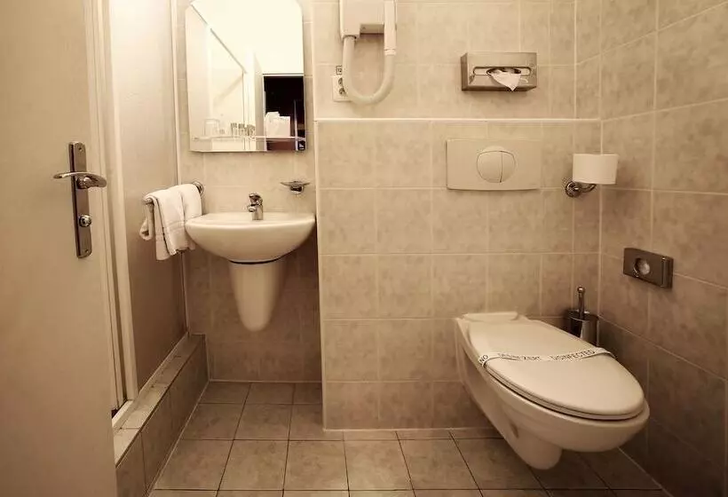 Quarto Estandar, Central