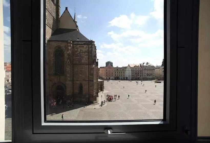 Quarto Estandar, Central