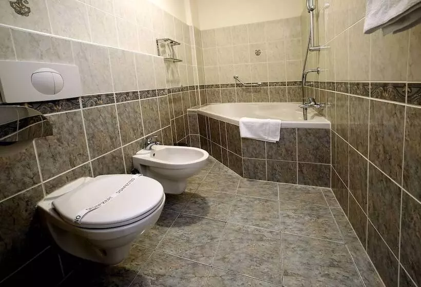 Quarto Deluxe, Central