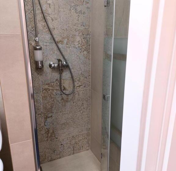 Номер Deluxe, Jeleň