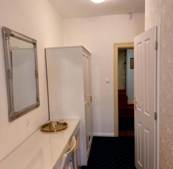 Номер Deluxe, Jeleň