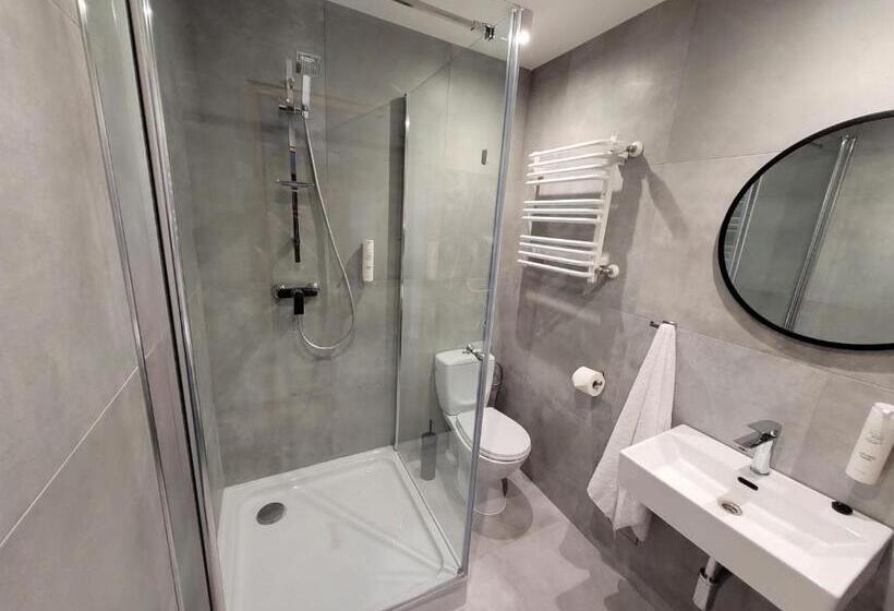 اتاق استاندارد یک نفره, Senator