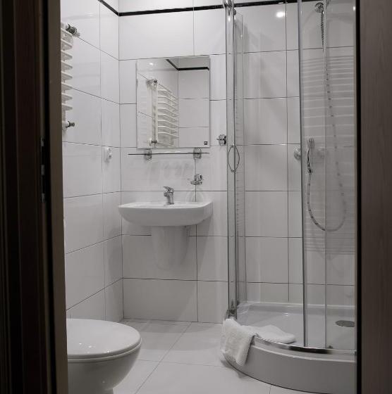 اتاق استاندارد یک نفره, Senator