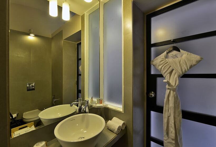 اتاق استاندارد با بالکن, Whispering Palms Beach Resort