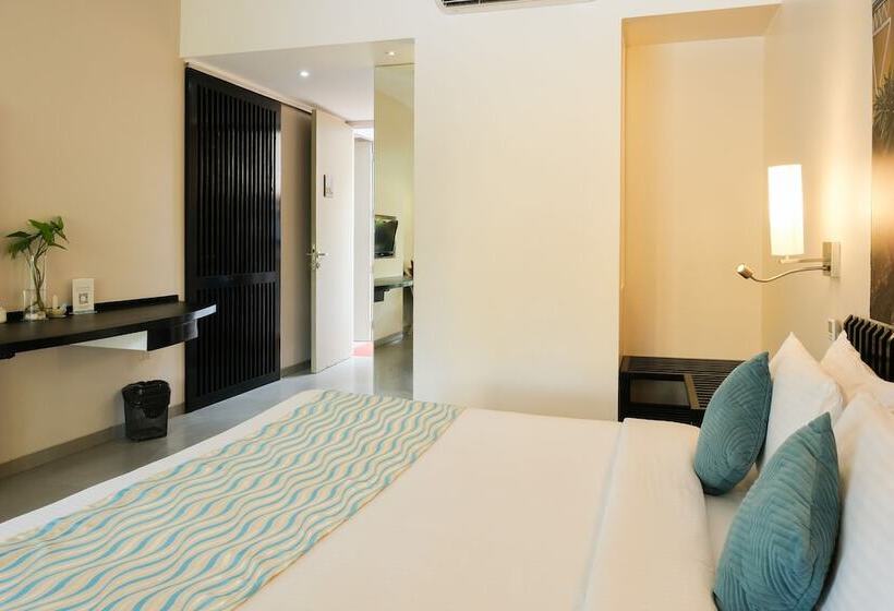 اتاق استاندارد با بالکن, Whispering Palms Beach Resort