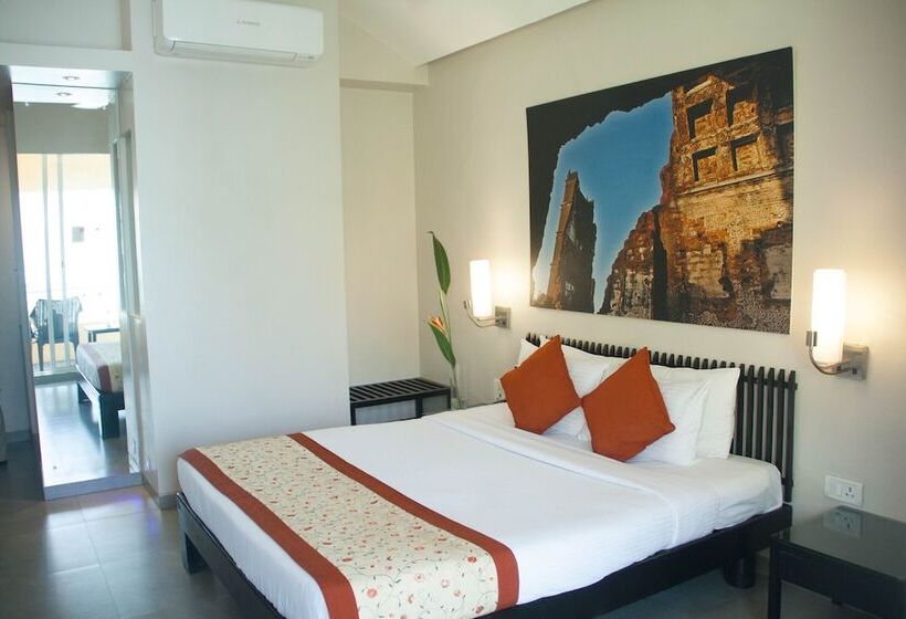 اتاق استاندارد با بالکن, Whispering Palms Beach Resort