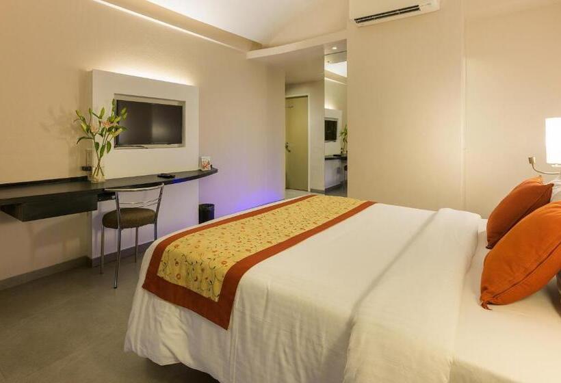 اتاق استاندارد با بالکن, Whispering Palms Beach Resort