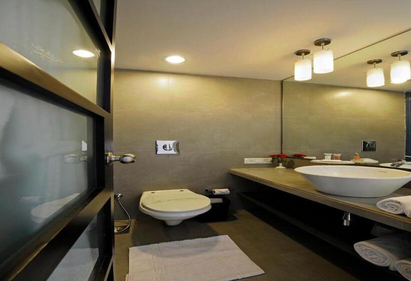 اتاق استاندارد با بالکن, Whispering Palms Beach Resort