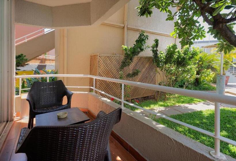 ویلای 1 خوابه, Whispering Palms Beach Resort