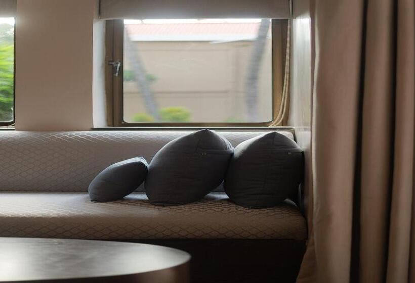 استودیوی استاندارد, Whispering Palms Beach Resort