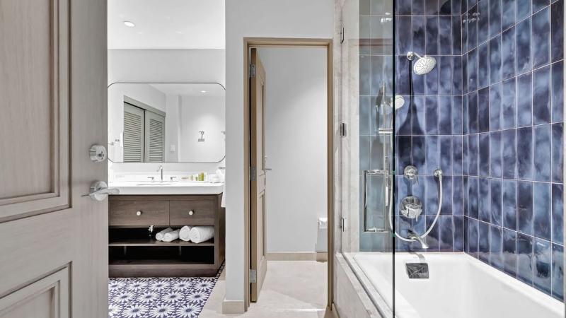 اتاق لوکس با تخت بزرگ, El Conquistador Resort Puerto Rico