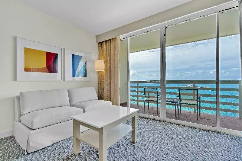 اتاق استاندارد با تخت بزرگ, El Conquistador Resort  Puerto Rico