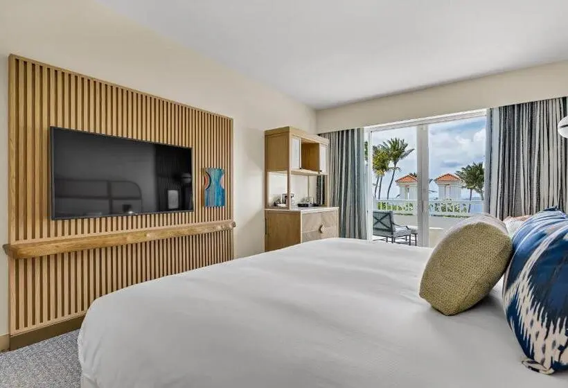 Deluxe Room King Size Bed