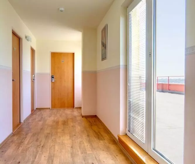 Quarto Estandar Individual, Aida