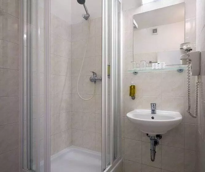 Quarto Estandar Individual, Aida