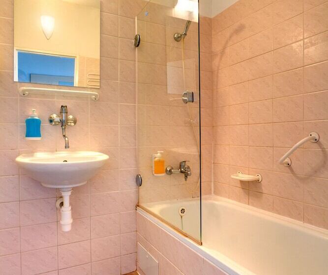 Quarto Estandar Individual, Aida