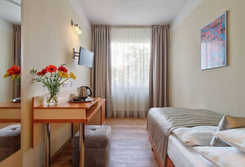 Quarto Estandar Individual, Aida