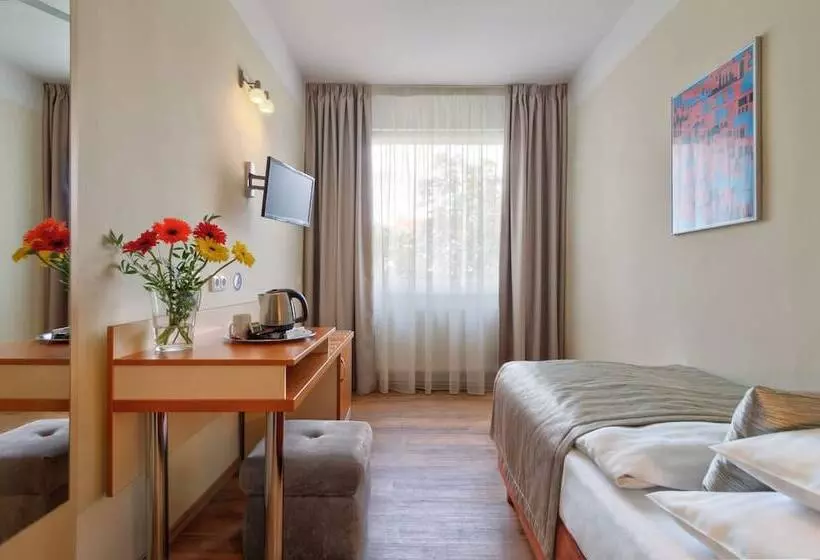 Quarto Estandar Individual, Aida