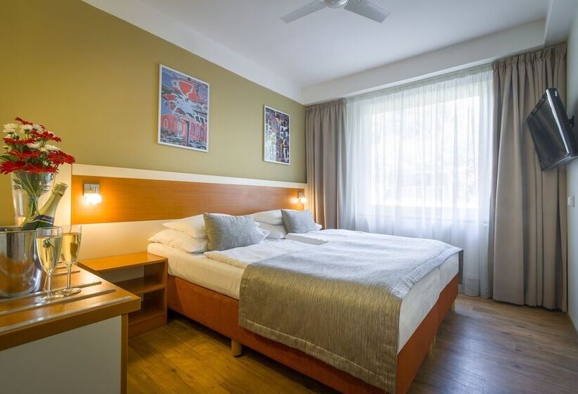 Quarto Estandar, Aida