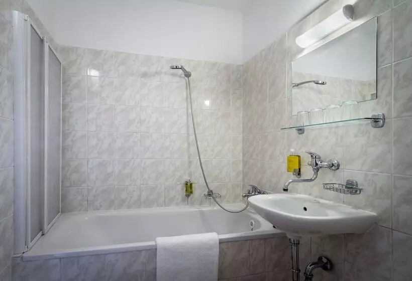 Quarto Quádruplo Estandar, Aida