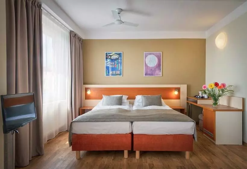 Quarto Quádruplo Estandar, Aida