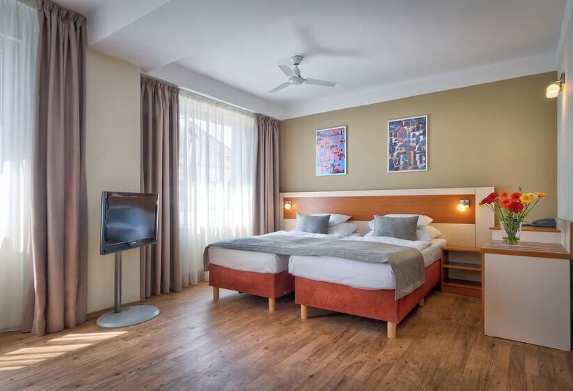 Quarto Quádruplo Estandar, Aida