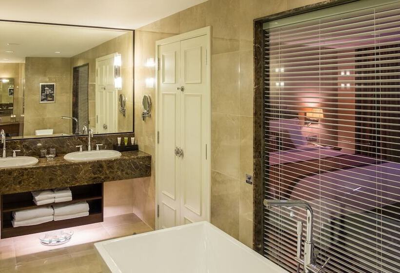 سوییت اجرایی, Eastin Grand Hotel Saigon