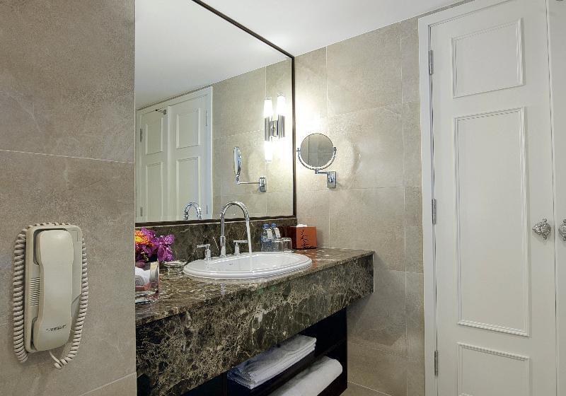 اتاق کلاب, Eastin Grand Hotel Saigon