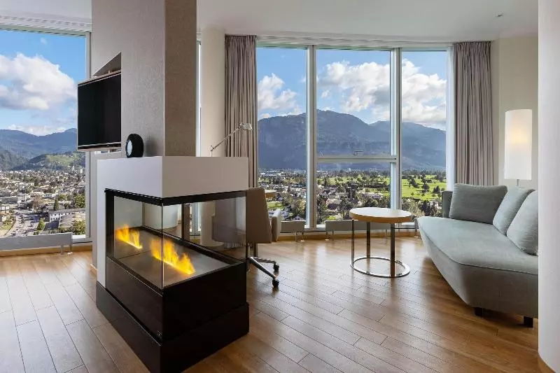 اتاق کلاب, Eastin Grand Hotel Saigon