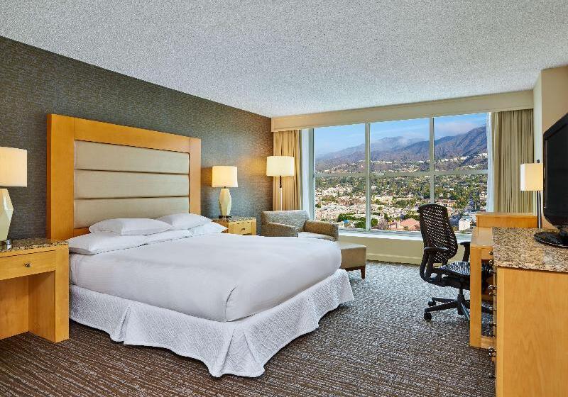 带大床的豪华间, Hilton Los Angeles North/glendale