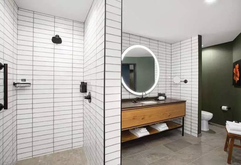 اتاق استاندارد با تخت بزرگ, Hilton Los Angeles North/glendale
